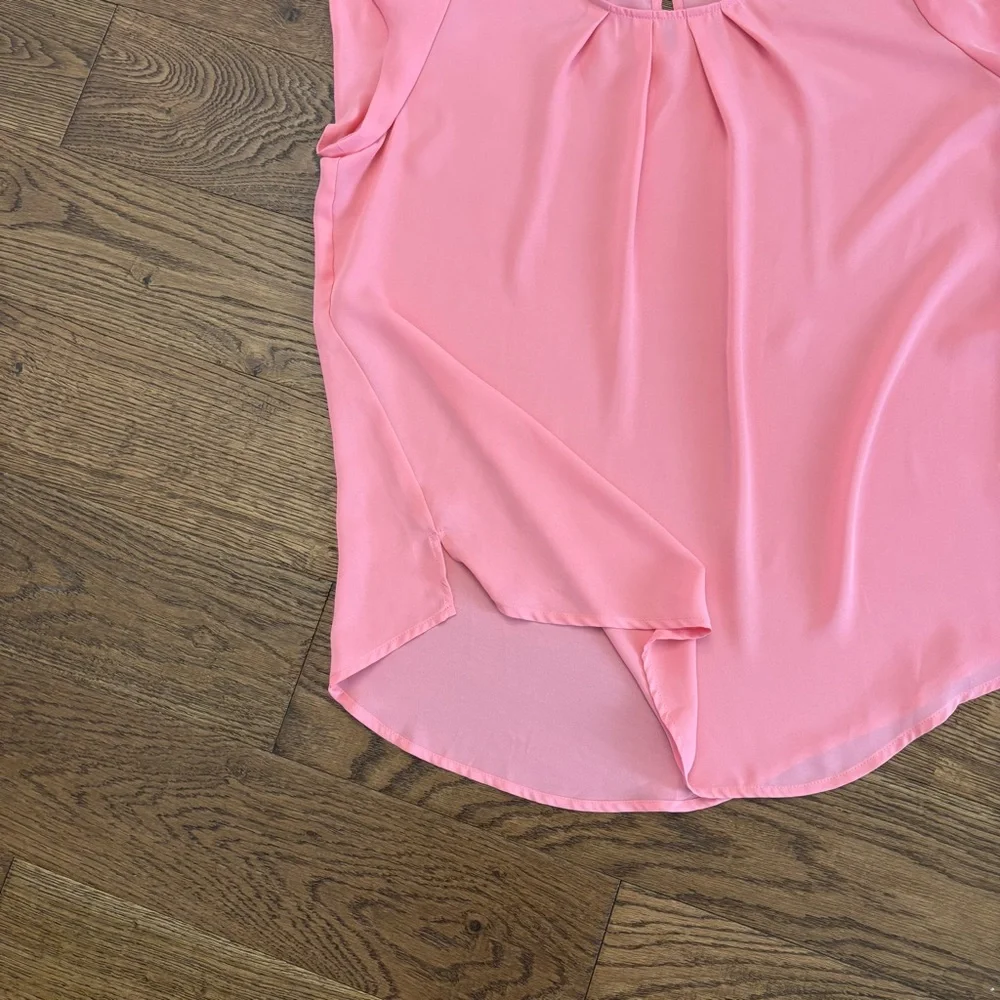 This is a 41 Hawthorn Lexie pleat front blouse - Picture 4 of 8